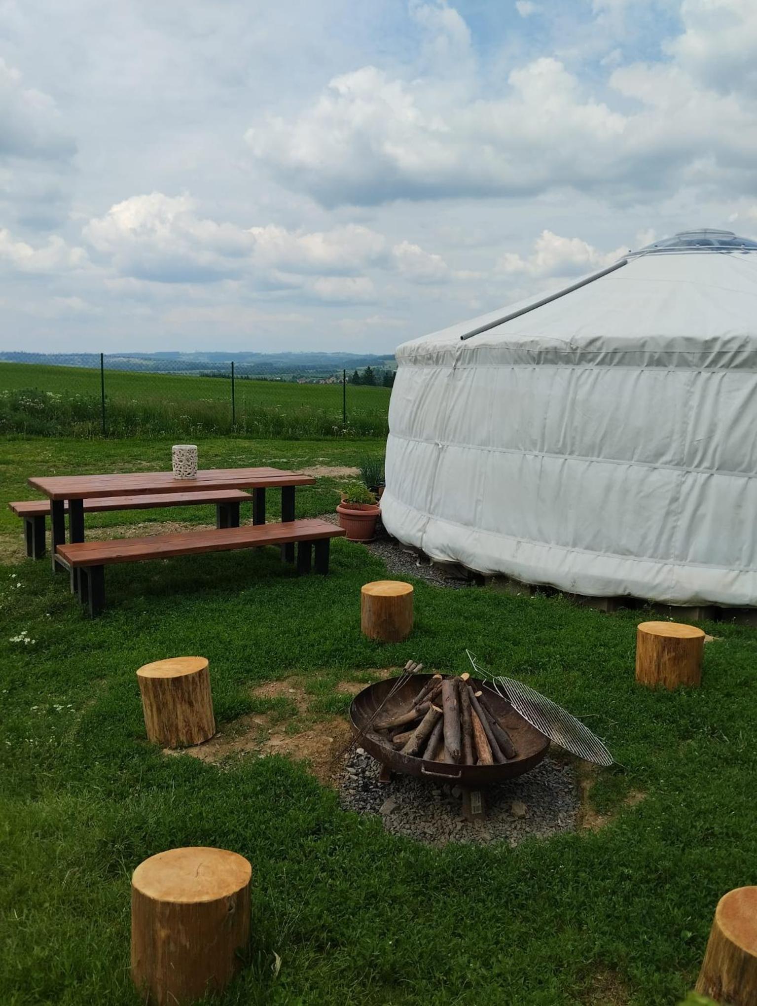 Jurta na zvířecí farmě
