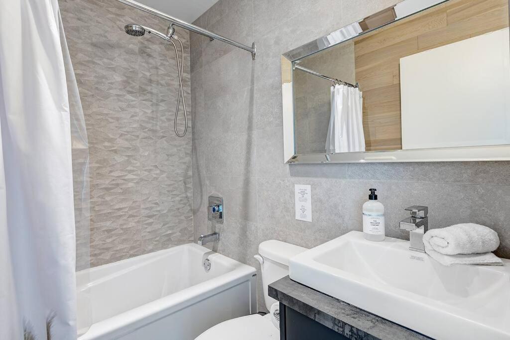 Tremblant Oasis: Luxury, Nature, Hot Tub, Views!