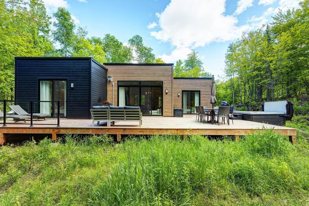 Tremblant Oasis: Luxury, Nature, Hot Tub, Views!