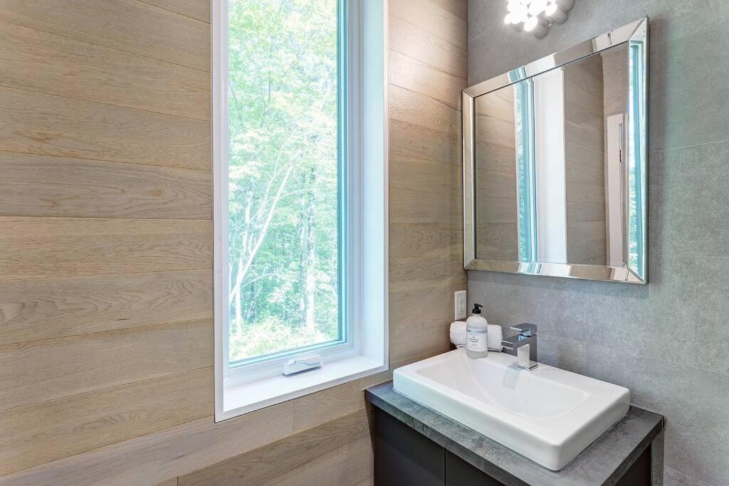 Tremblant Oasis: Luxury, Nature, Hot Tub, Views!