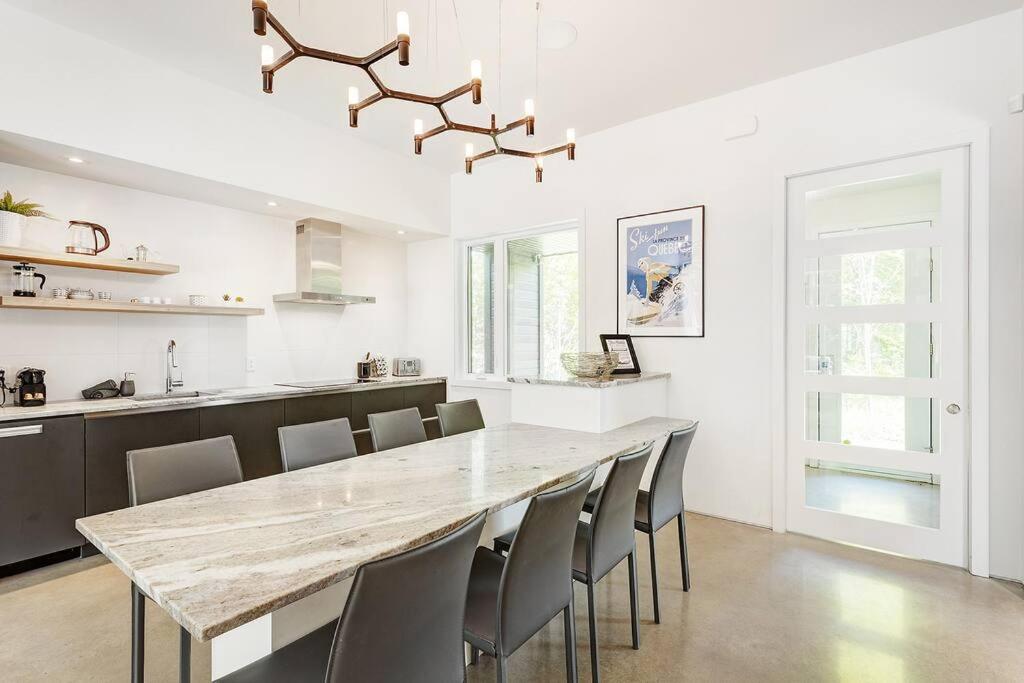 Tremblant Oasis: Luxury, Nature, Hot Tub, Views!