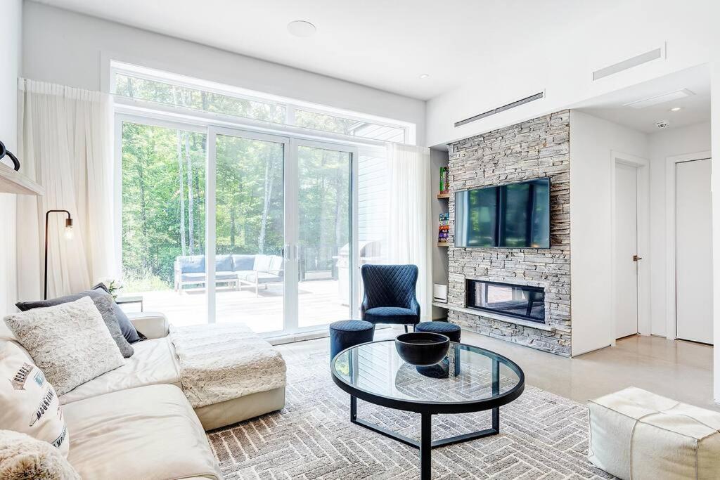 Tremblant Oasis: Luxury, Nature, Hot Tub, Views!