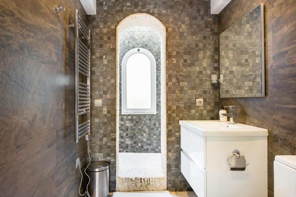 Marbella Vacations - Boutique Townhouse with Hot Tub near Puerto Banus - Property Image 40