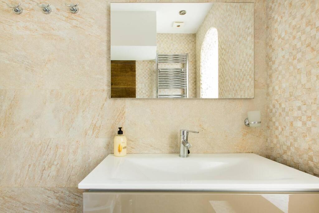 Marbella Vacations - Boutique Townhouse with Hot Tub near Puerto Banus - Property Image 35