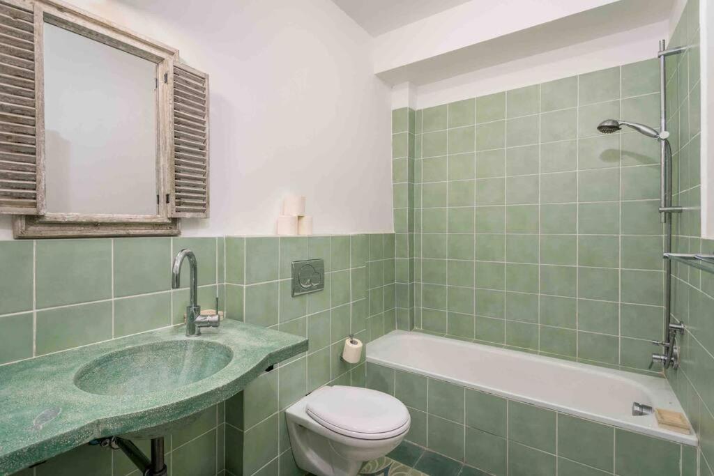 Spacious Duplex Garden 2BR Parking in neve Tsedek view 5