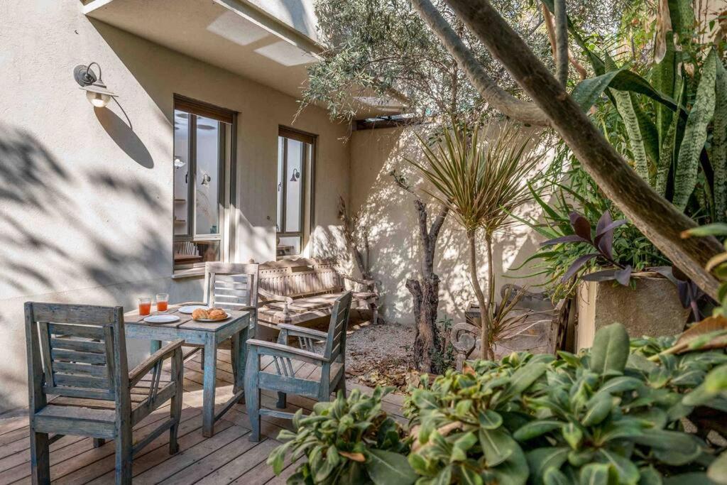 Spacious Duplex Garden 2BR Parking in neve Tsedek view 4