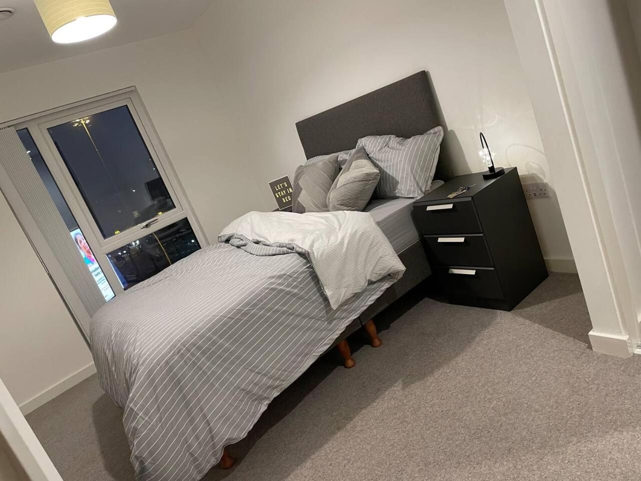 Modern 1-Bed Apt Sleeps 2 in Birmingham view 5