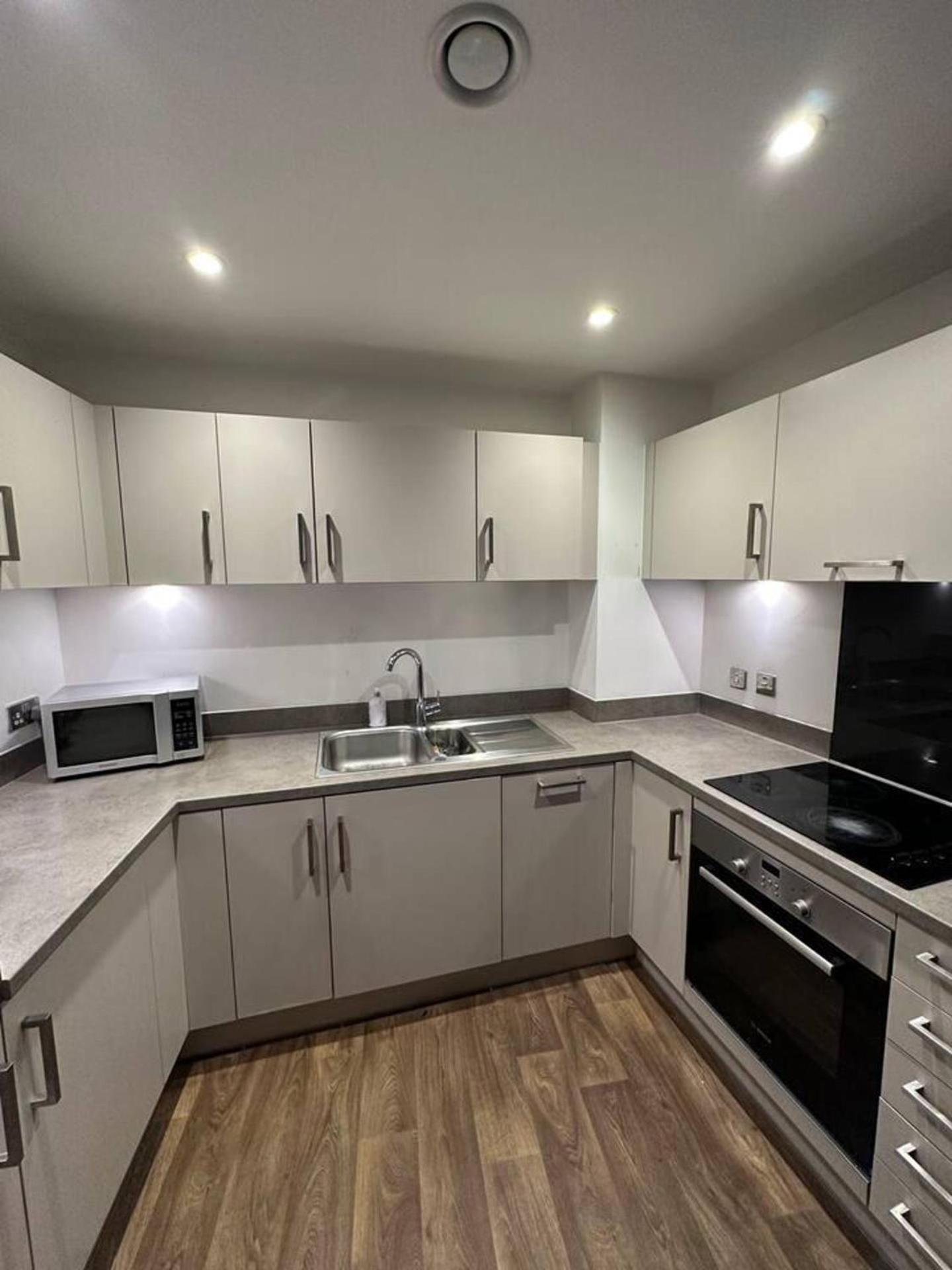 Modern 1-Bed Apt Sleeps 2 in Birmingham view 2