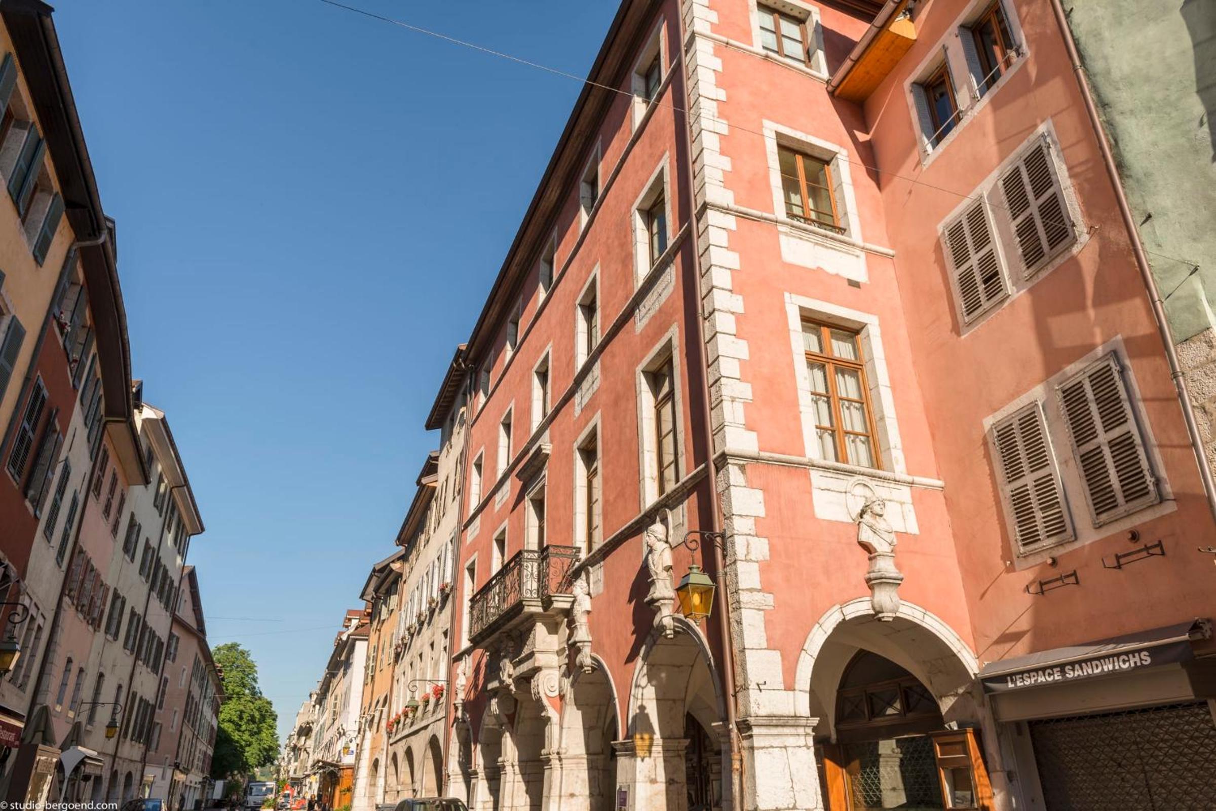 Annecy Historical Center - 165 square meter - 3 bedrooms & 3 bathrooms
