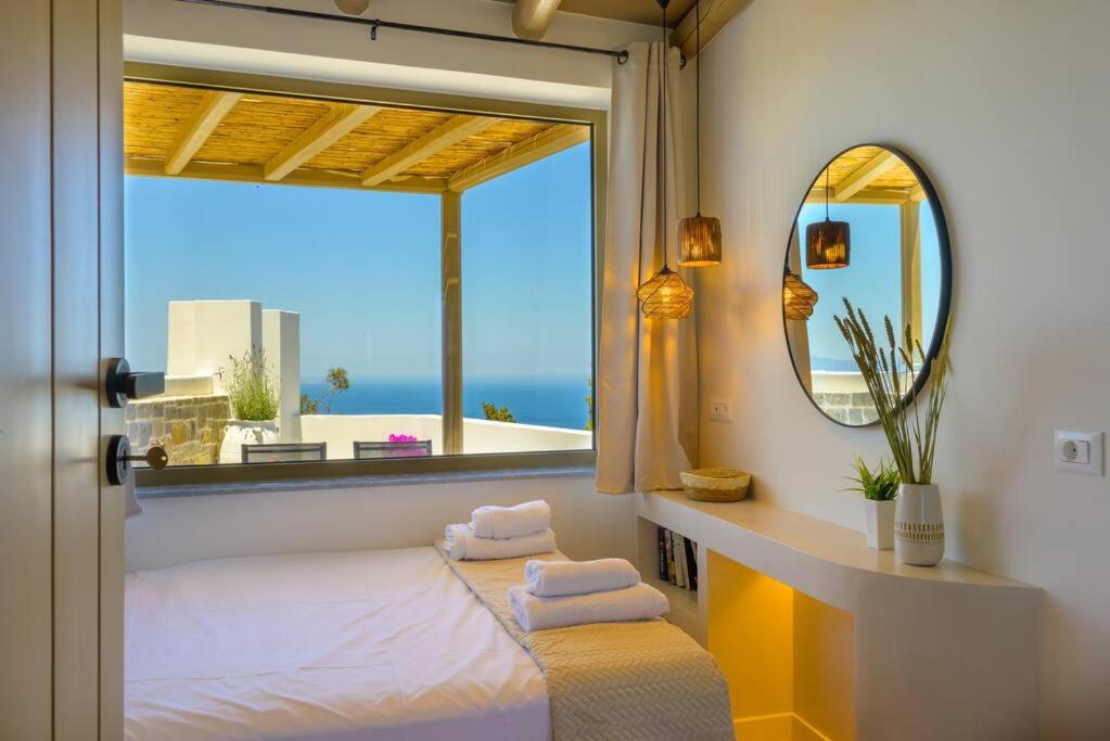 Manolis House