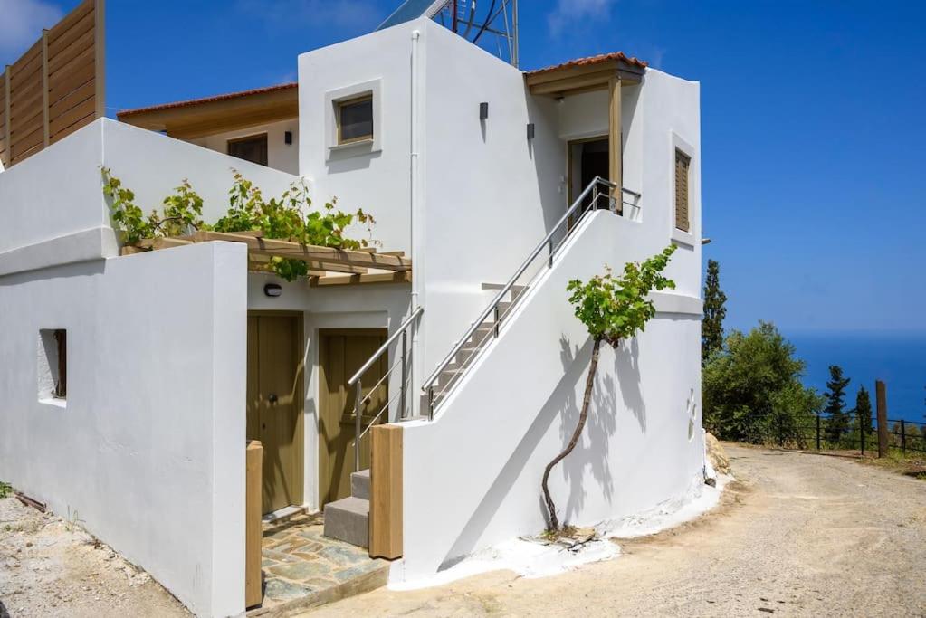 Manolis House
