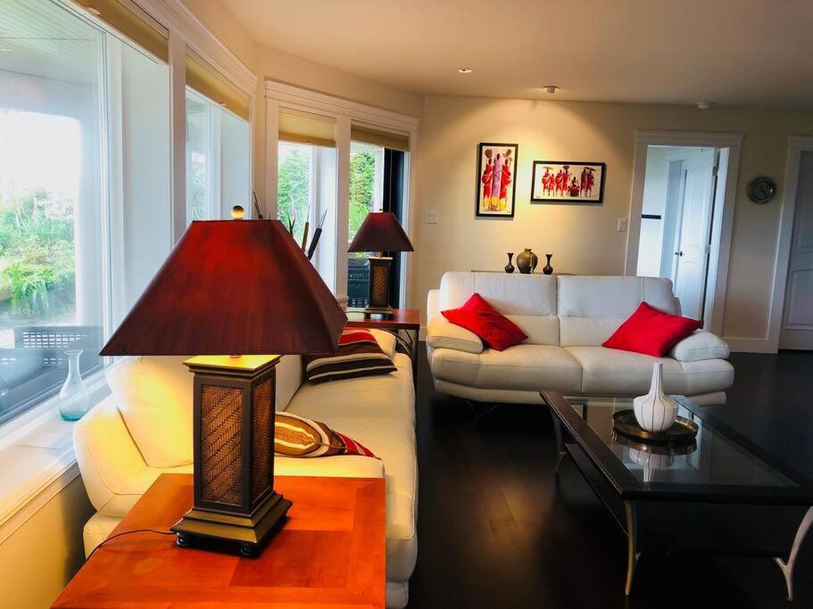 Saanichton Waterfront 2BR suite with superb views