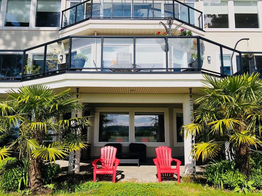 Saanichton Waterfront 2BR suite with superb views