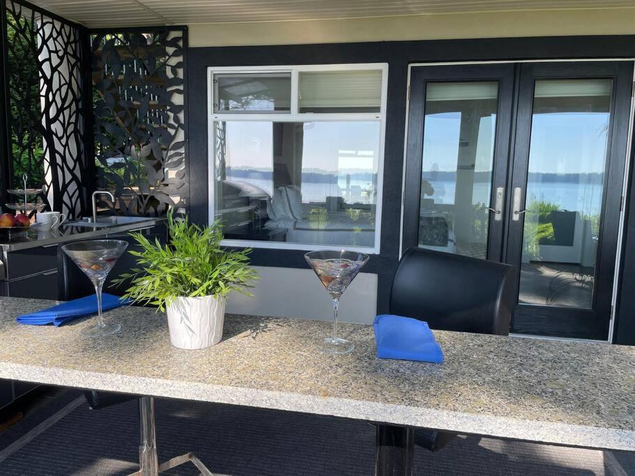 Saanichton Waterfront 2BR suite with superb views