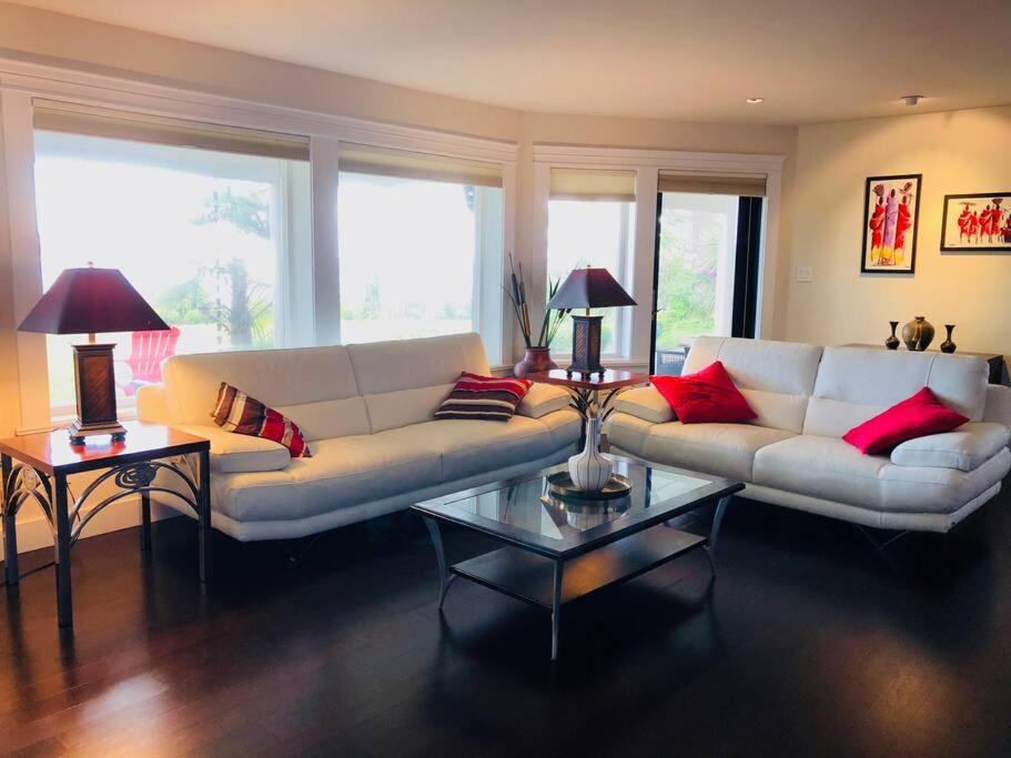 Saanichton Waterfront 2BR suite with superb views
