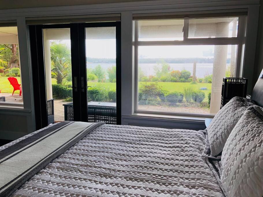 Saanichton Waterfront 2BR suite with superb views