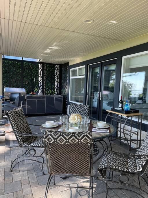 Saanichton Waterfront 2BR suite with superb views