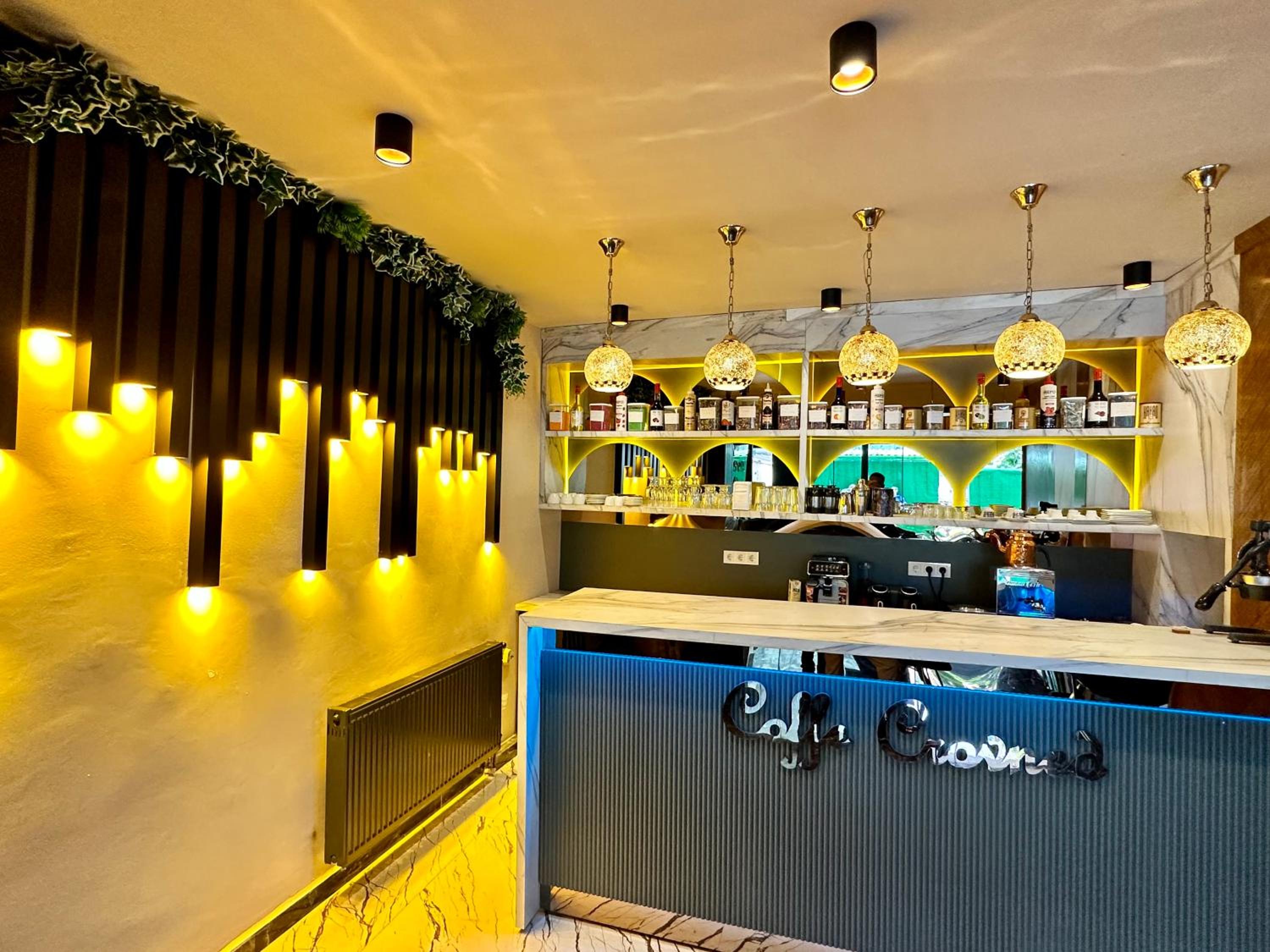 Crowned Plus Otel - Image 10