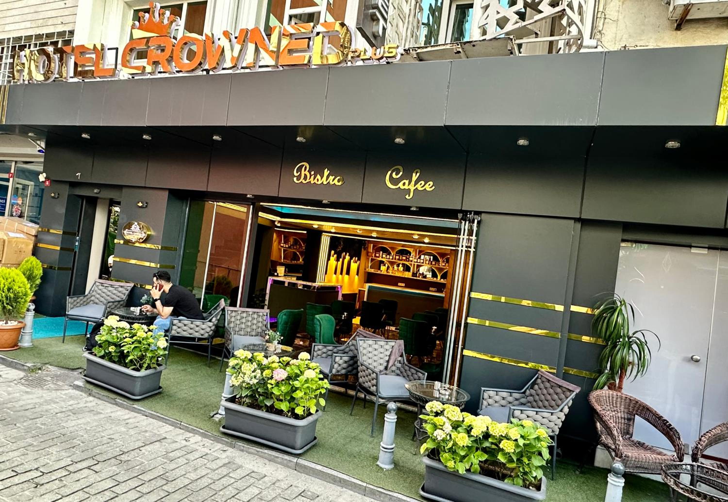 Crowned Plus Otel - Image 9