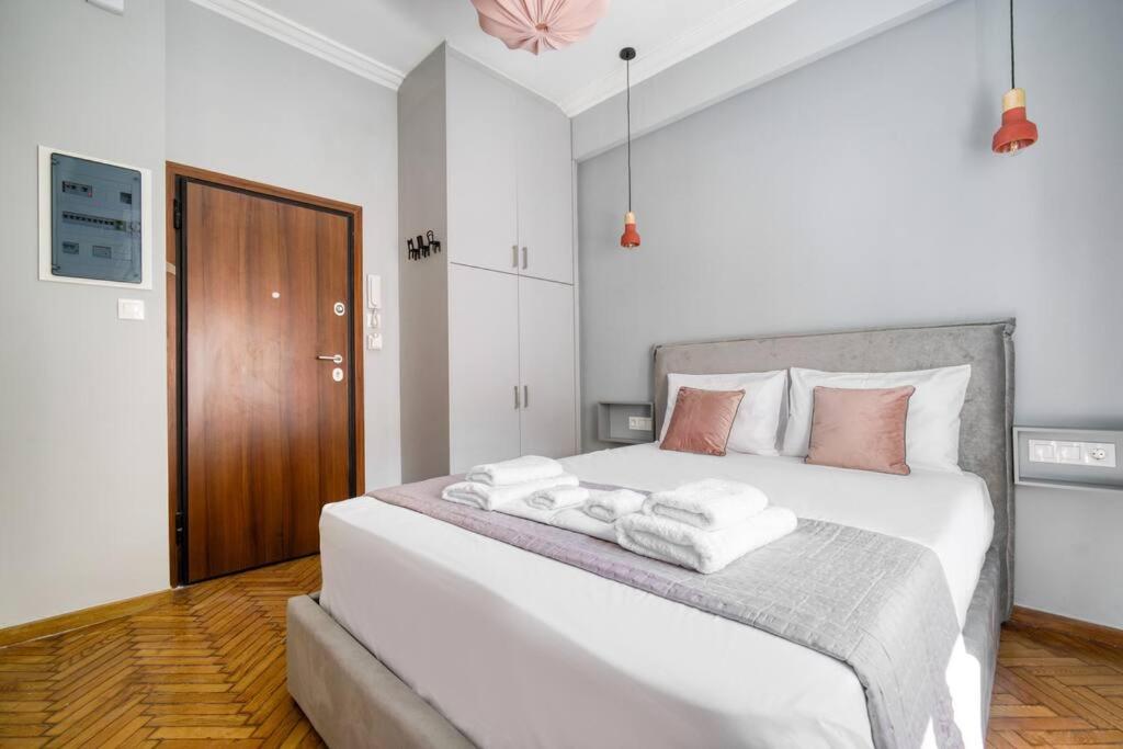 Cute Little Suite Apartment right at the Metro!
