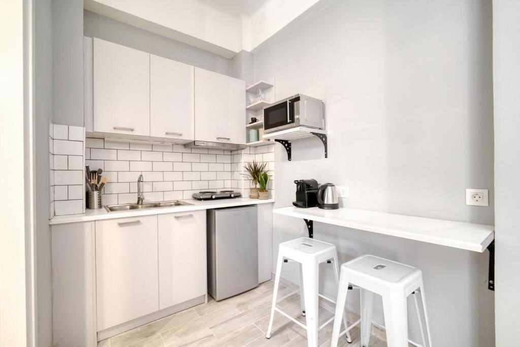 Cute Little Suite Apartment right at the Metro!