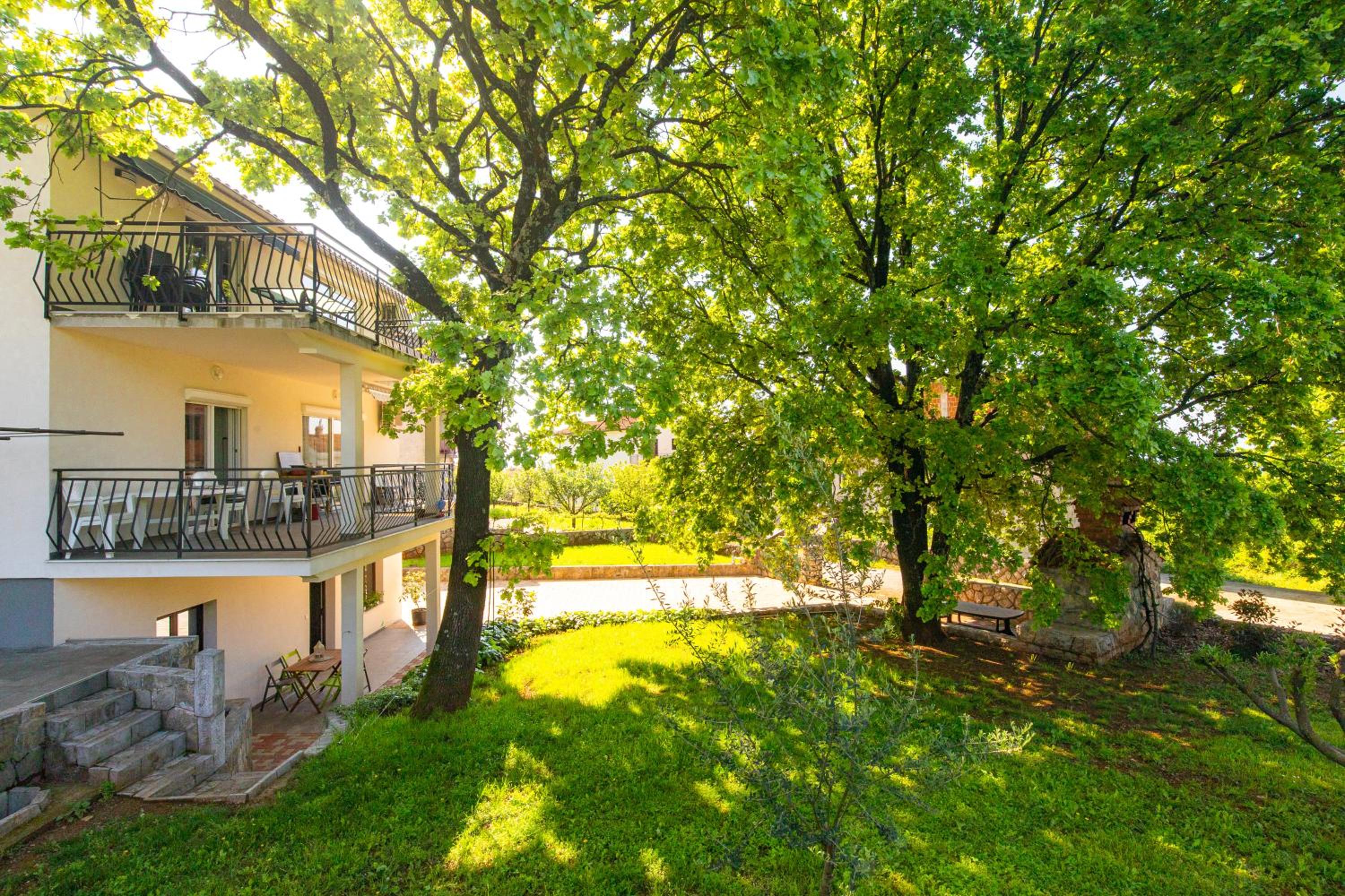 Double Oak Apartment