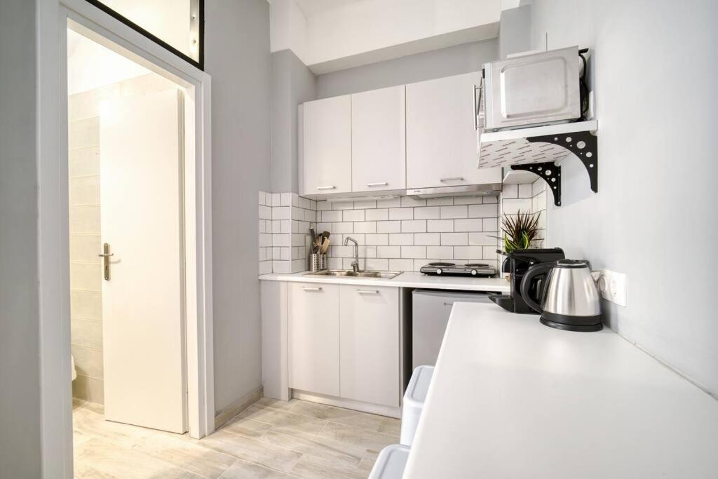 Cute Little Suite Apartment right at the Metro!