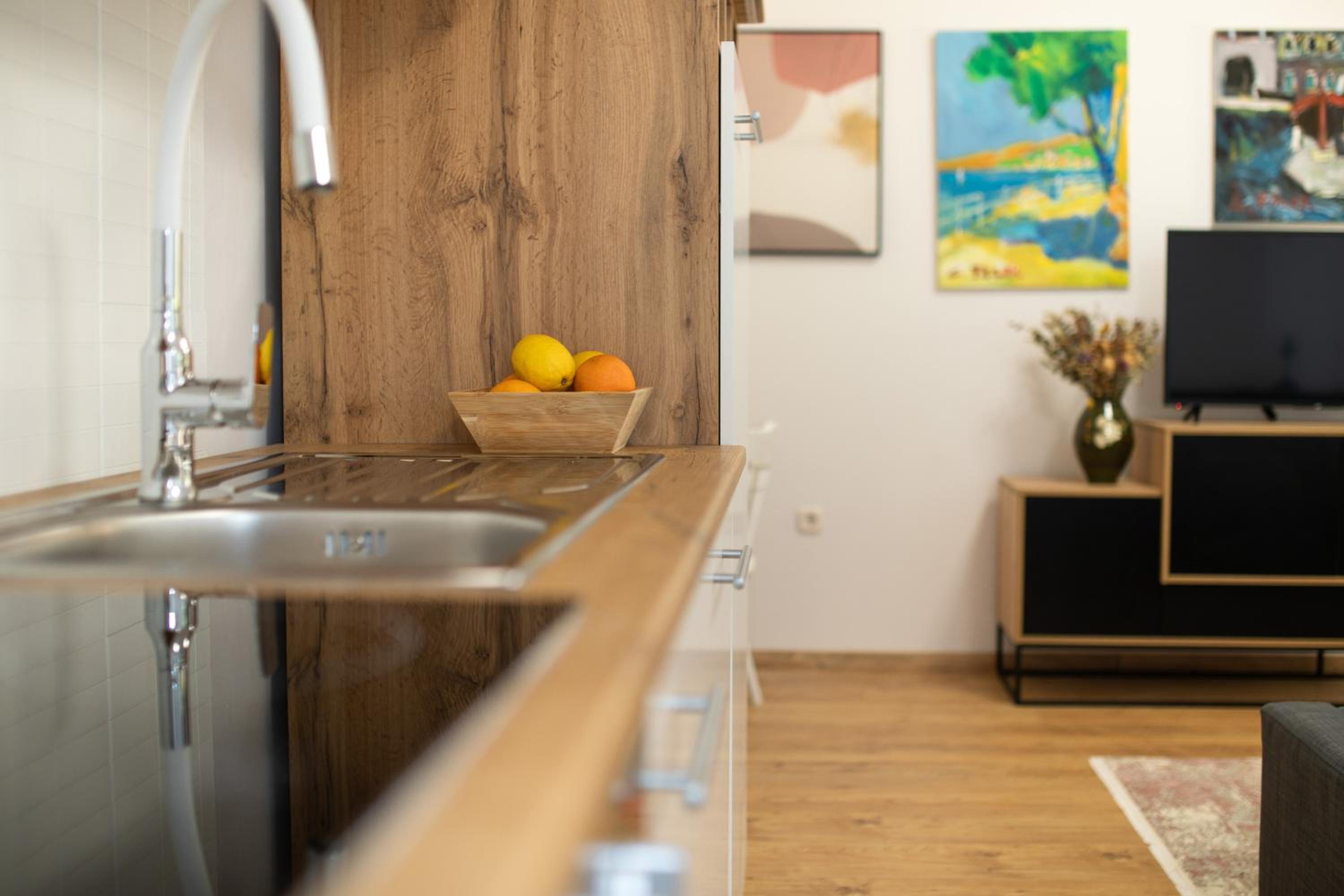 Double Oak Apartment