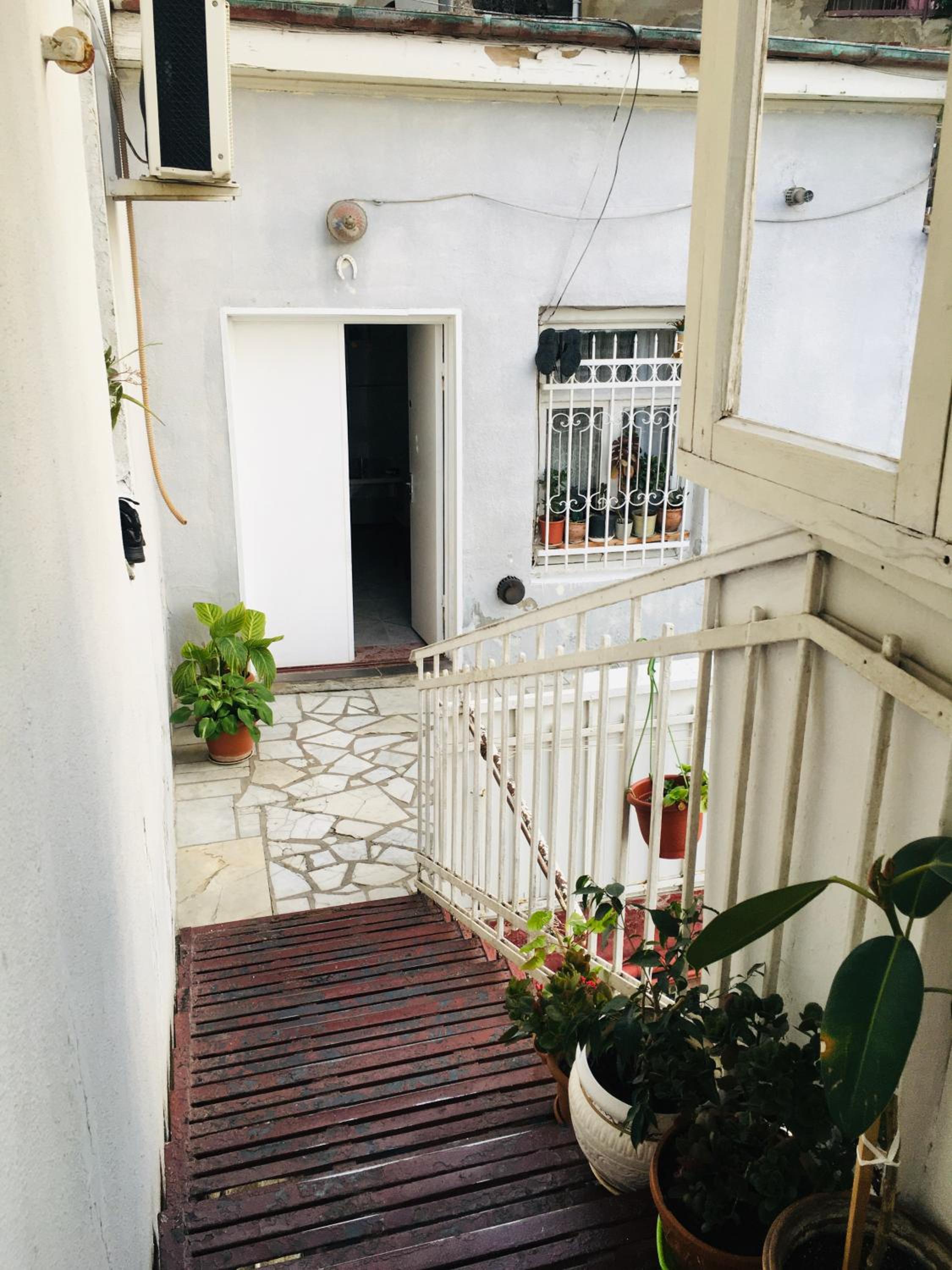 Esmira home view 4