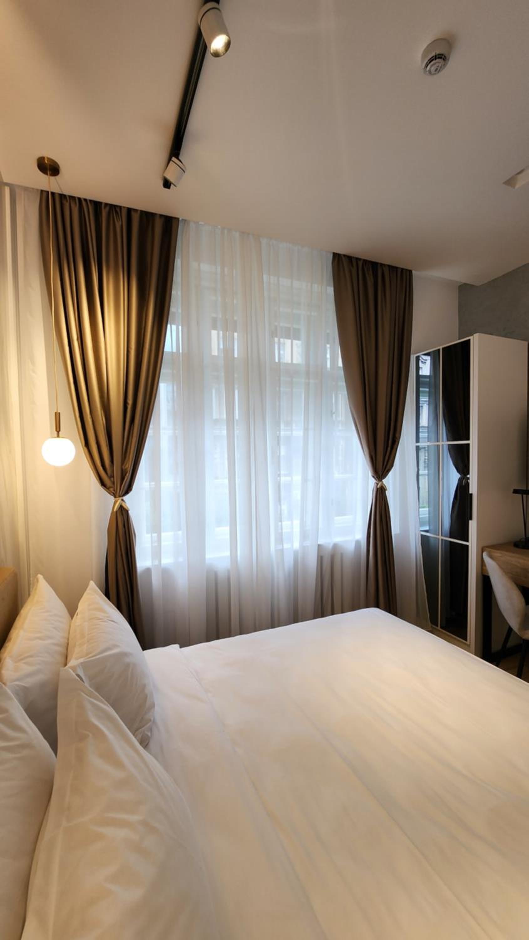 City Nest Modern & Cozy Suites