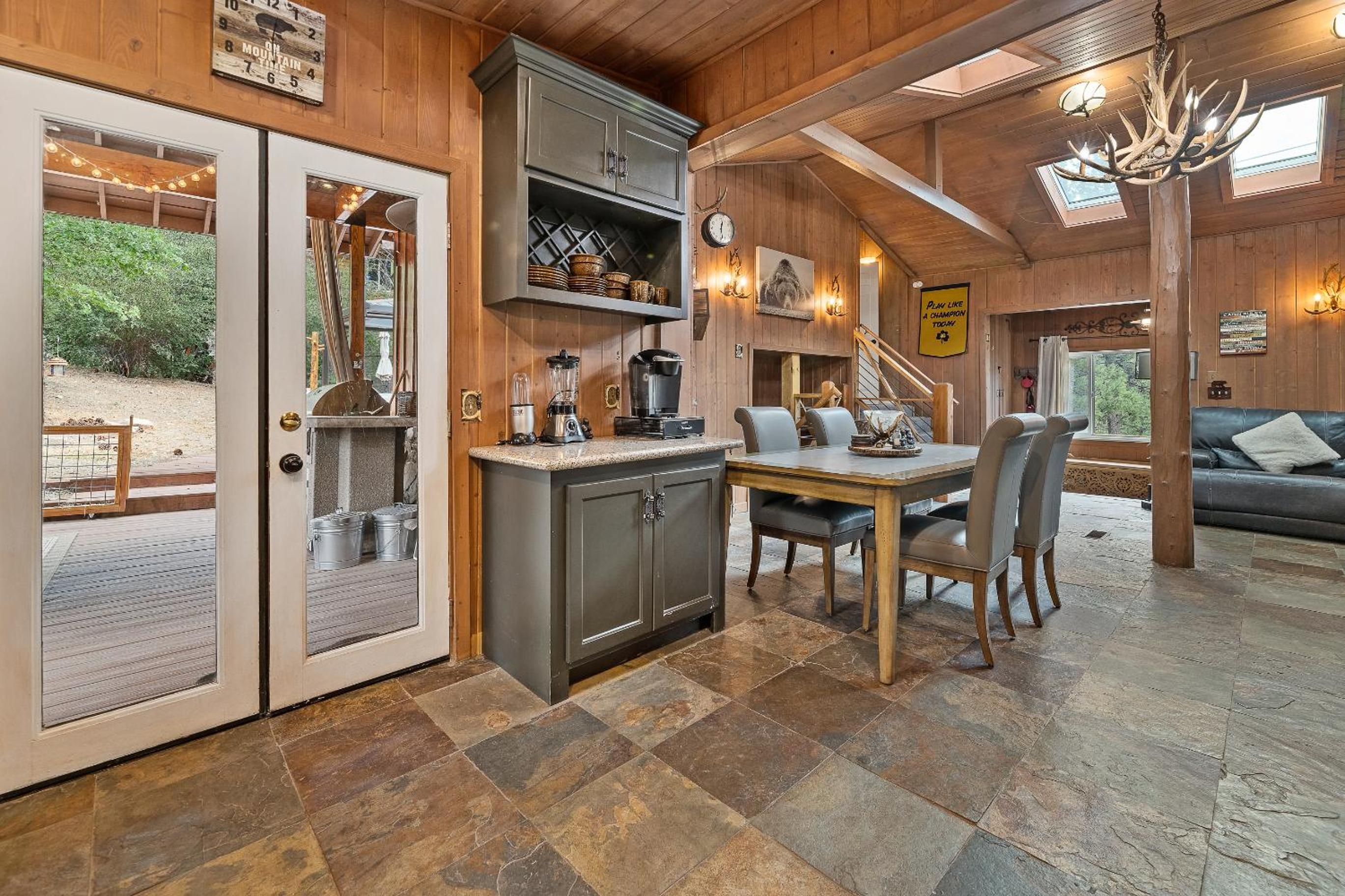Louie Bear - Perfect cabin for families! It comes with a hot tub! view 4