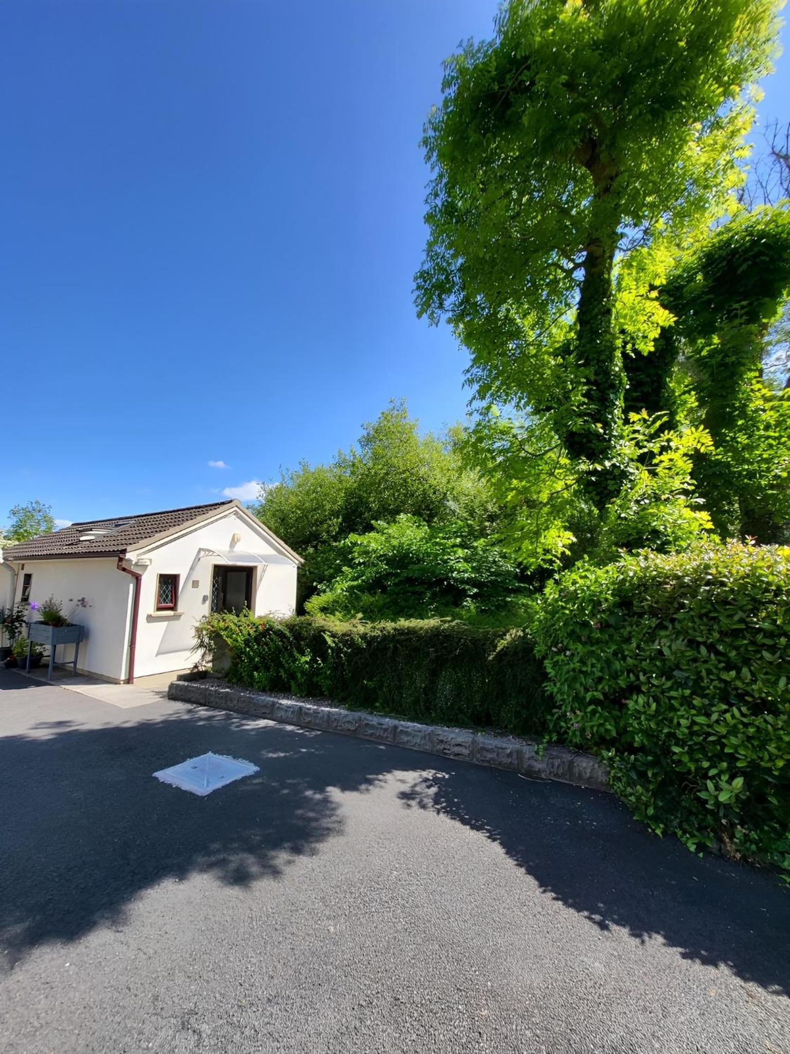 Oak Cottage 3 km from Rock of Cashel view 2