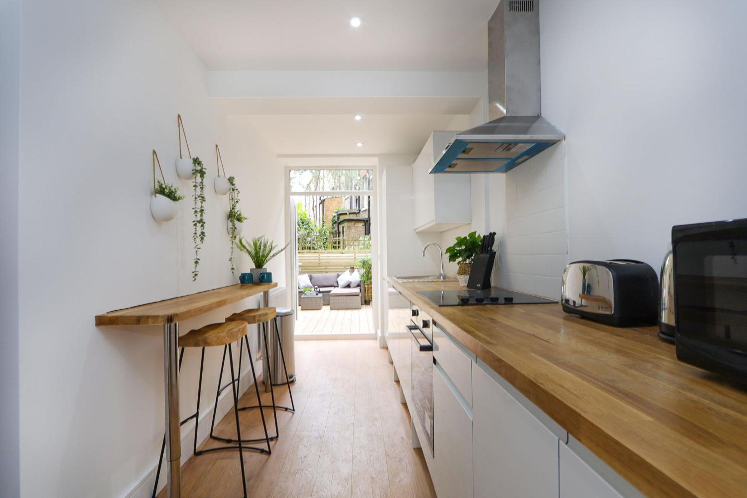 The London Secret, 1 bed flat with patio - Zone 2