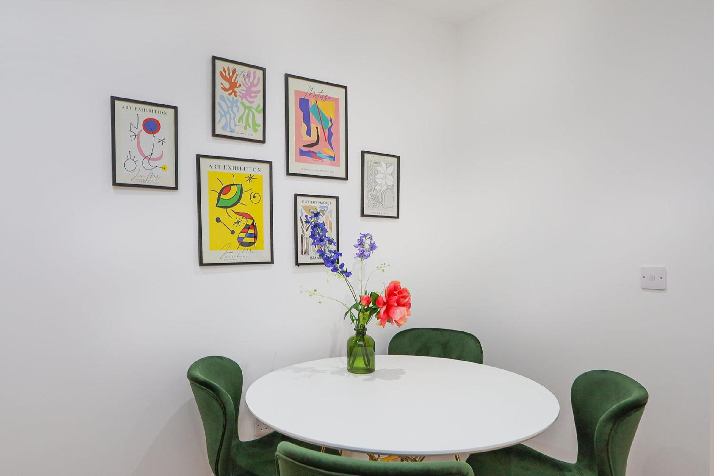The London Secret, 1 bed flat with patio - Zone 2