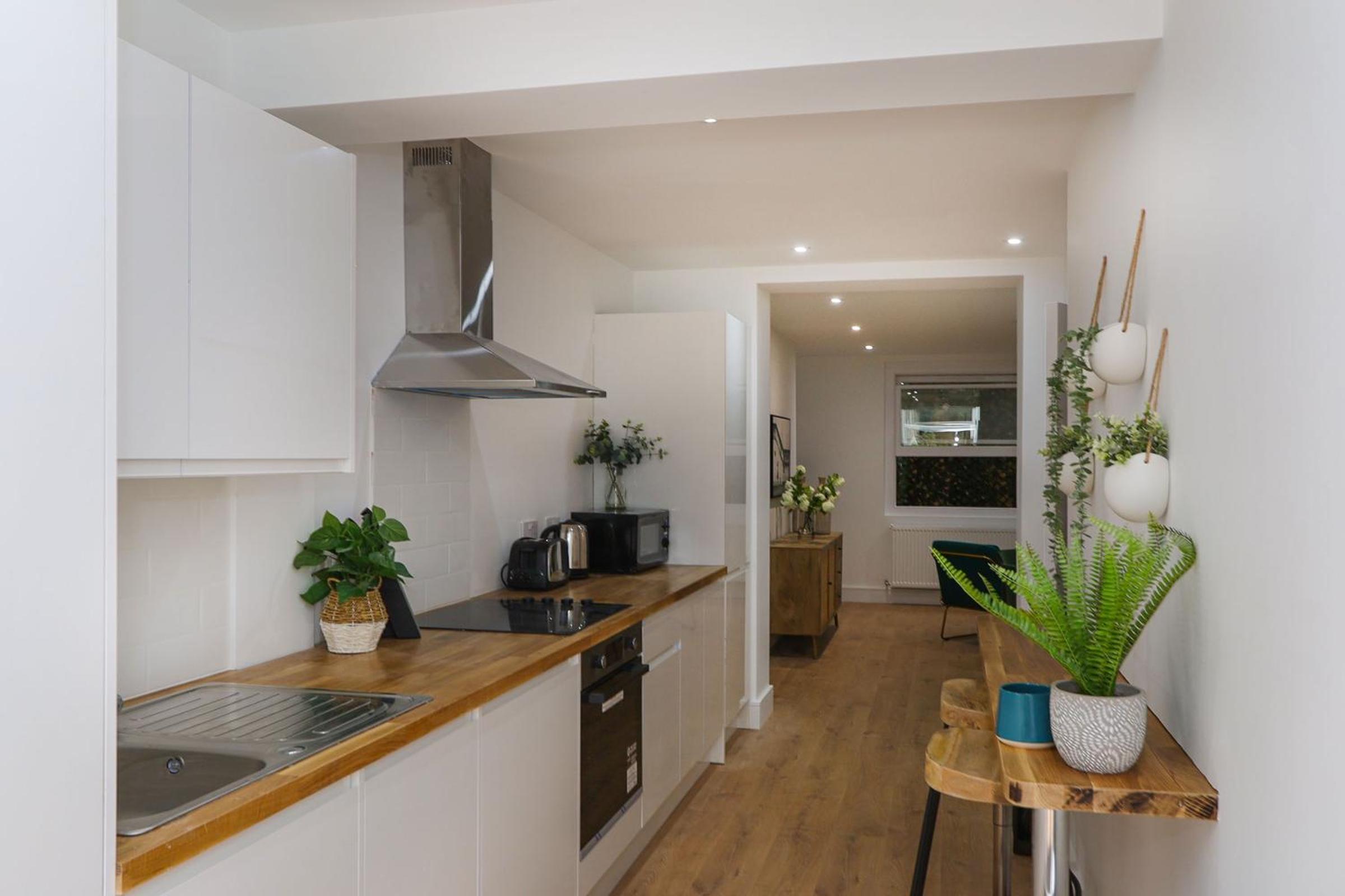 The London Secret, 1 bed flat with patio - Zone 2