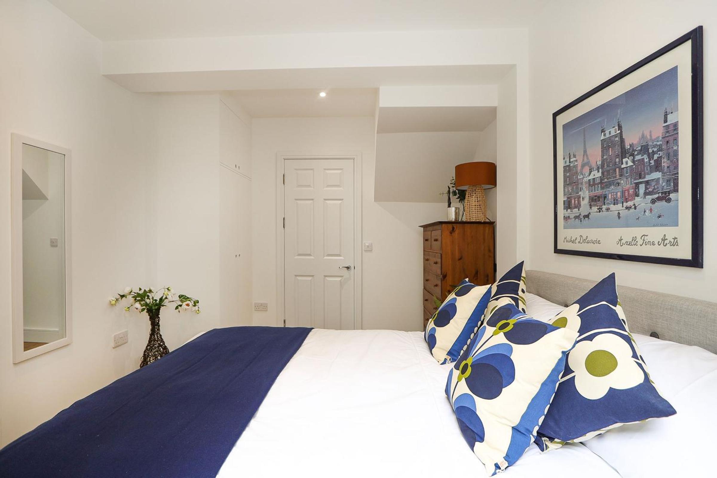 The London Secret, 1 bed flat with patio - Zone 2