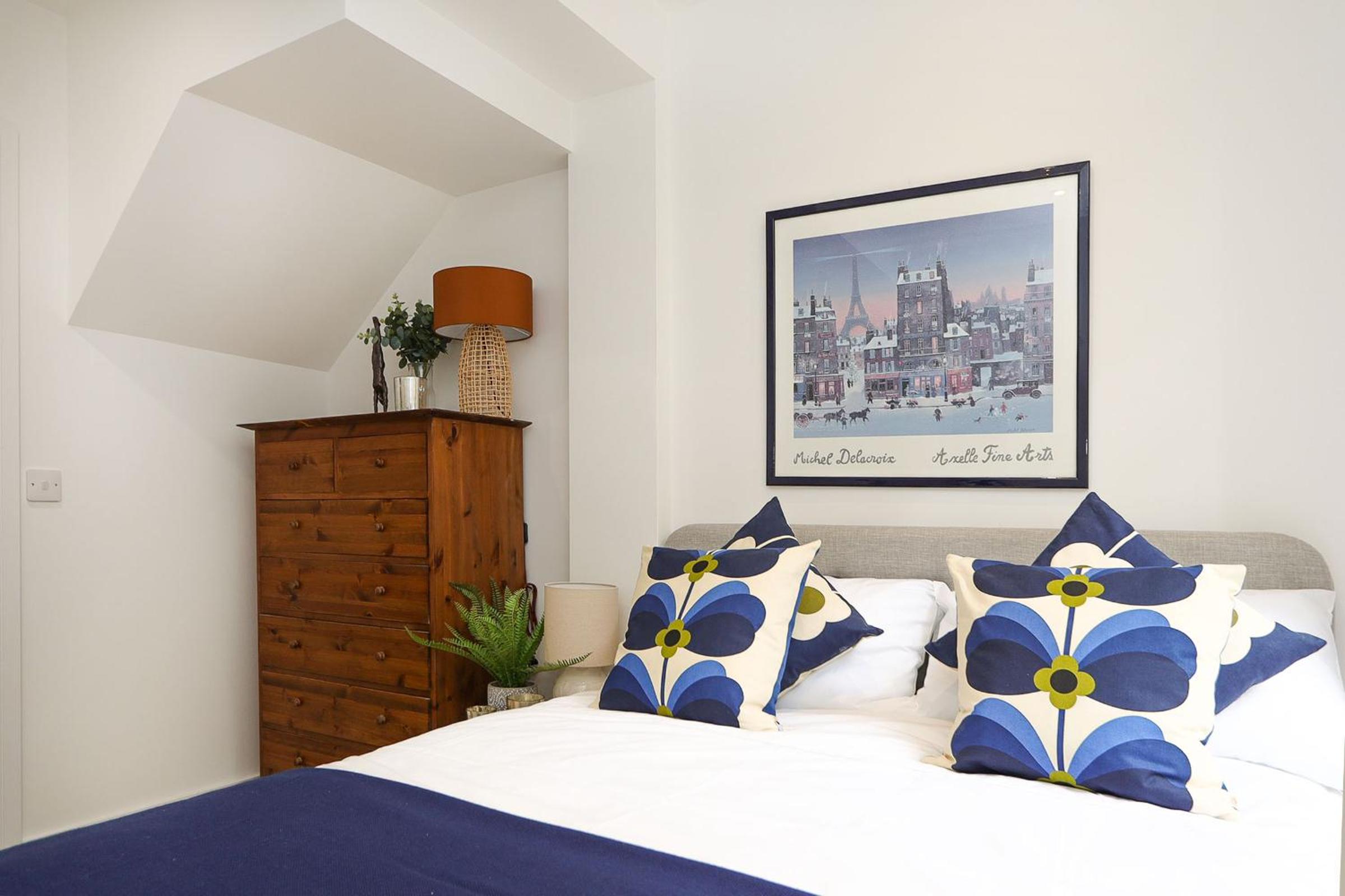 The London Secret, 1 bed flat with patio - Zone 2