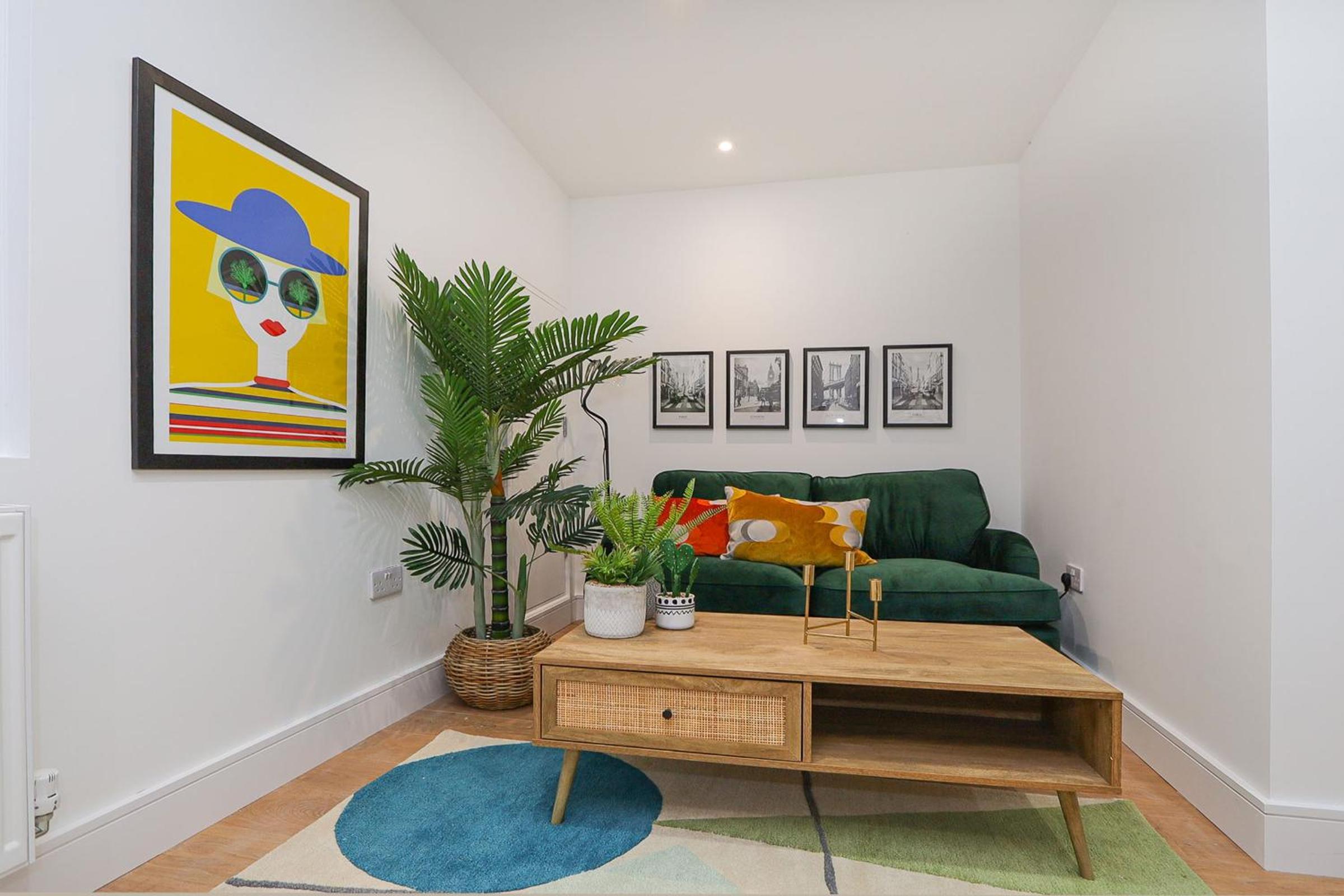 The London Secret, 1 bed flat with patio - Zone 2
