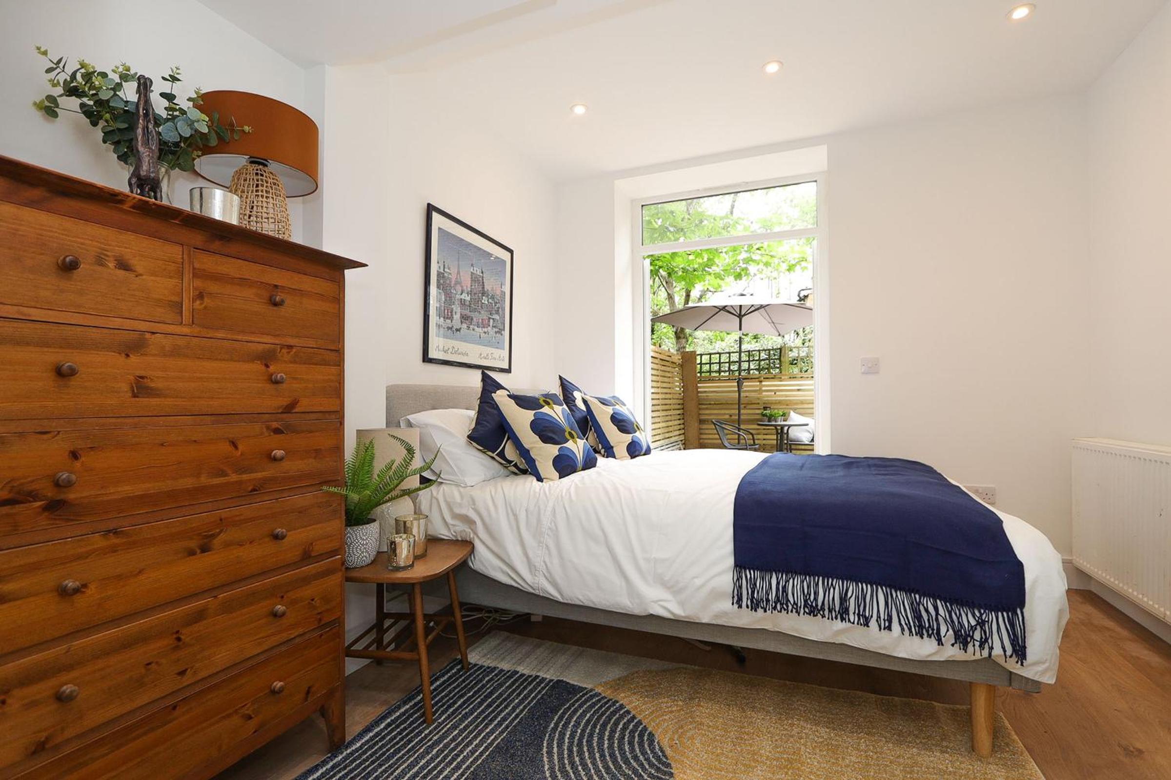 The London Secret, 1 bed flat with patio - Zone 2