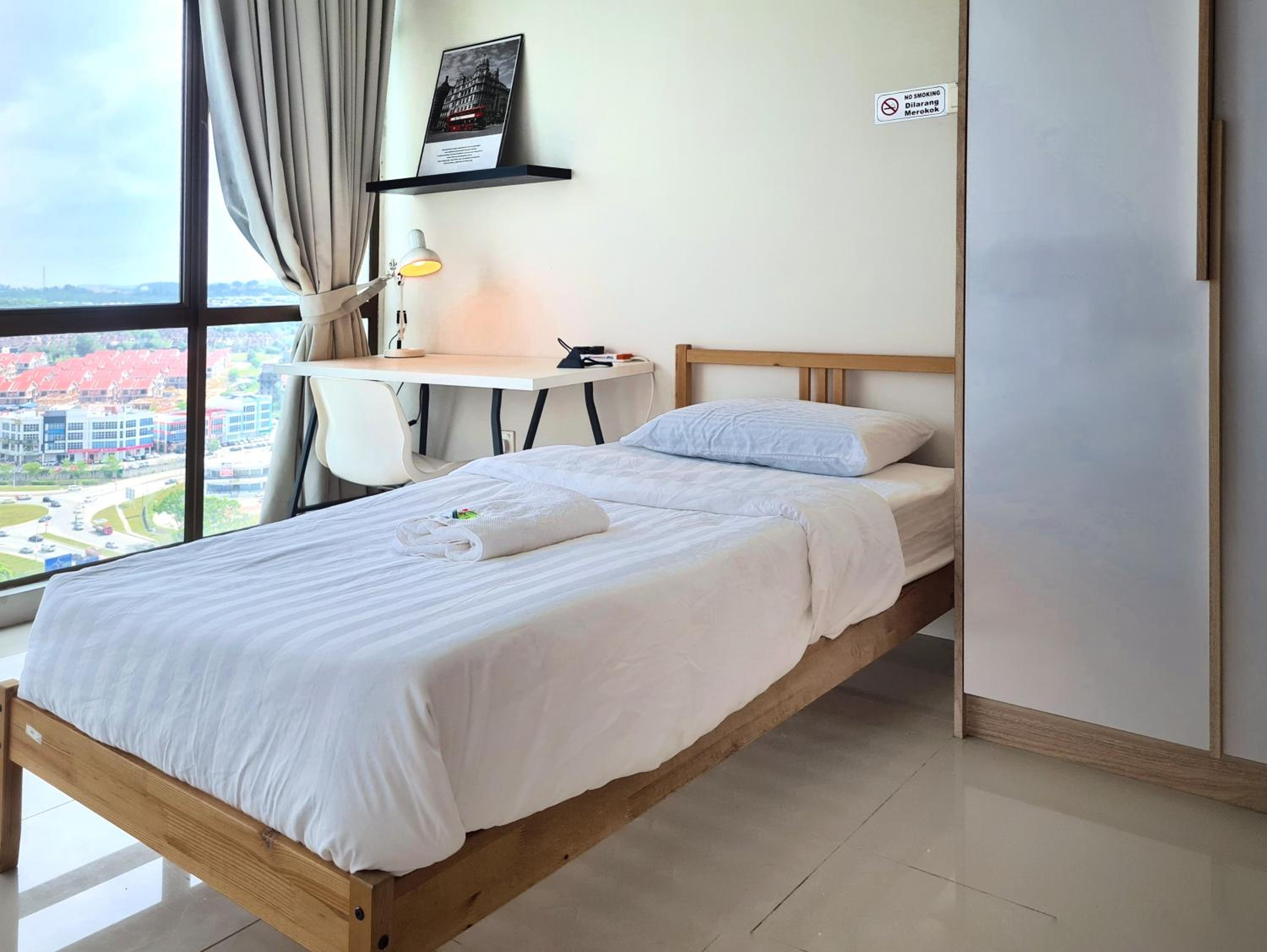 Small family 3 pax studio high floor Palazio Apartment Taman Mount Austin by GDRAGON HomeStay