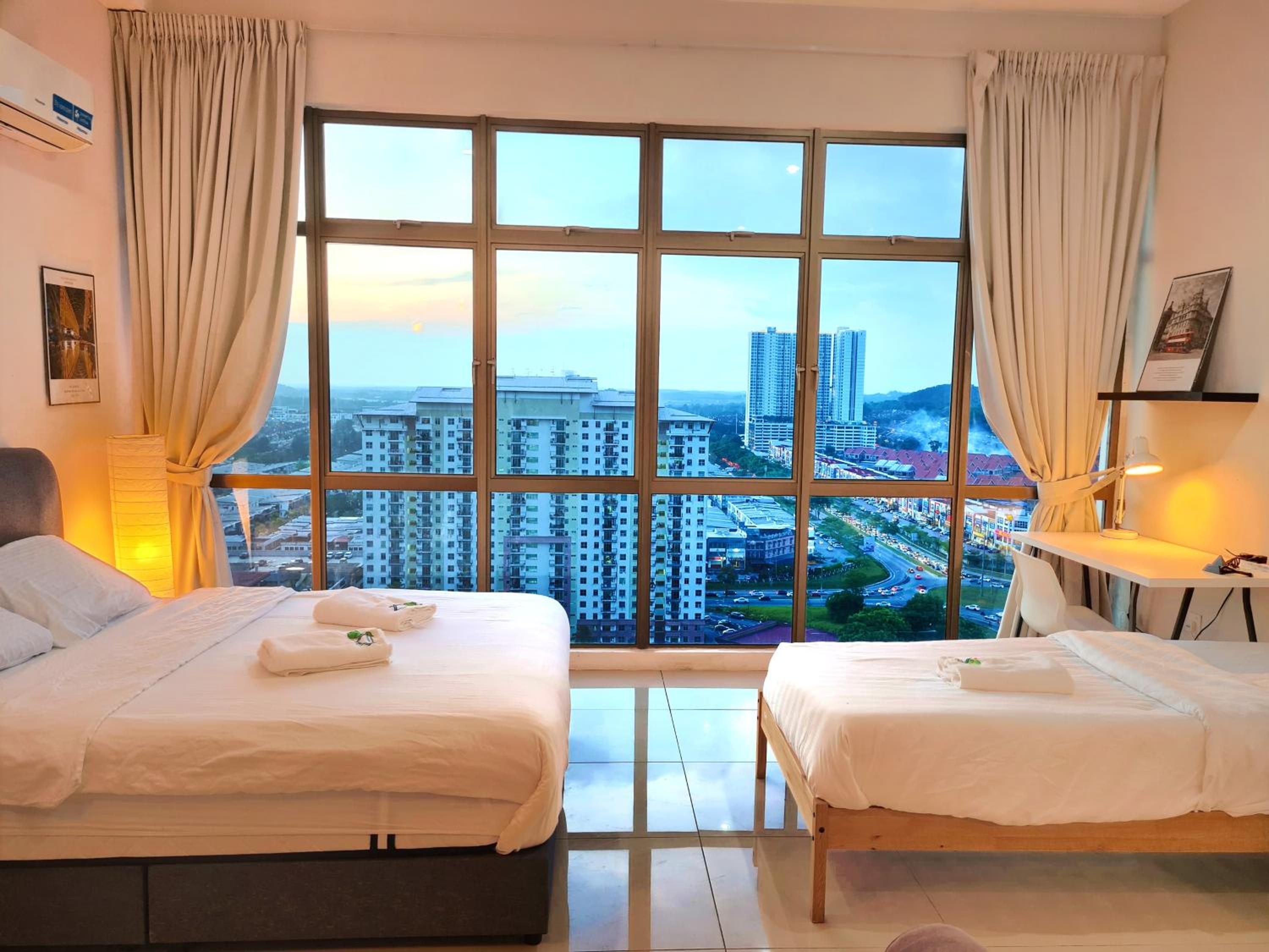 Small family 3 pax studio high floor Palazio Apartment Taman Mount Austin by GDRAGON HomeStay