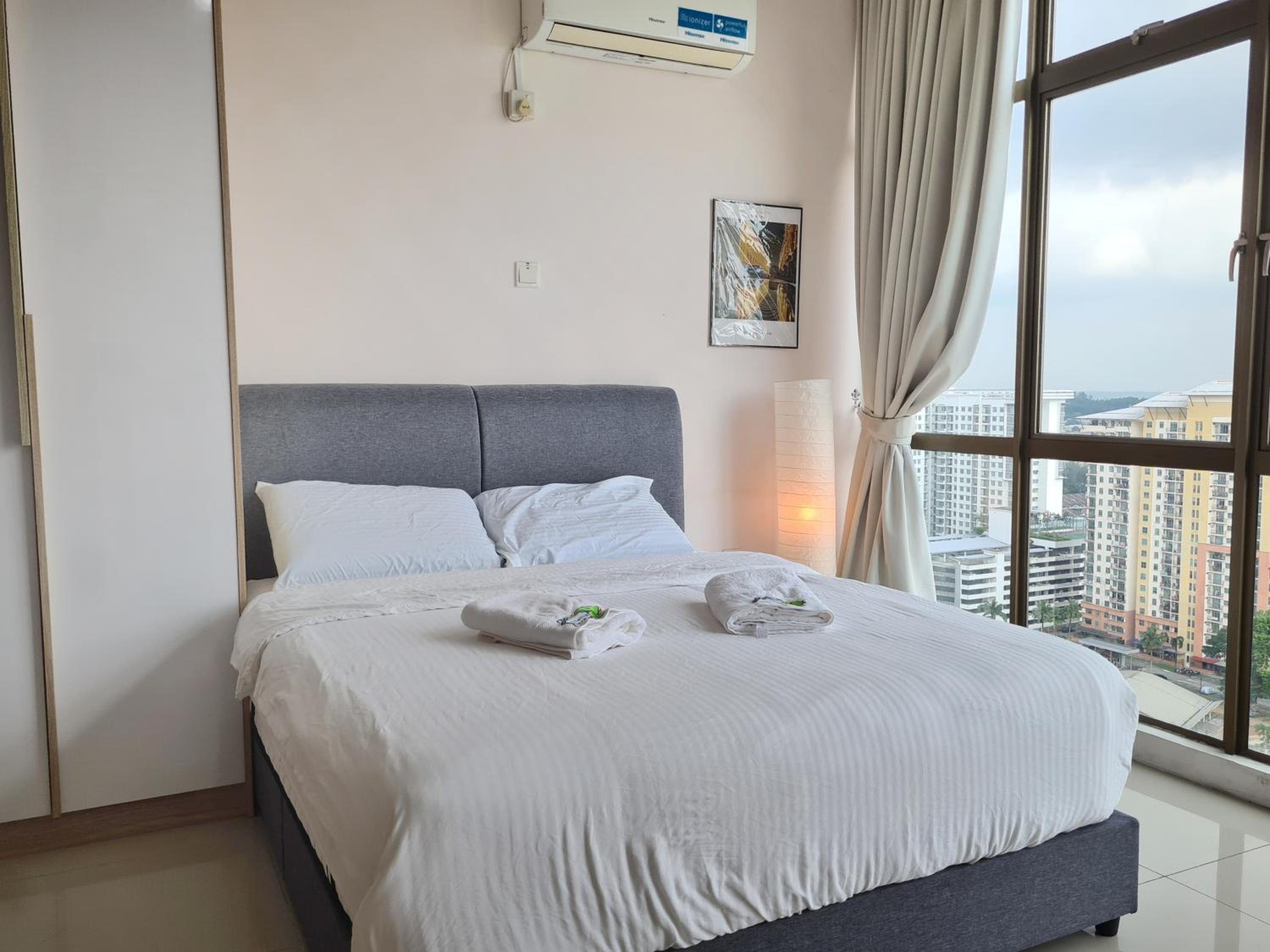 Small family 3 pax studio high floor Palazio Apartment Taman Mount Austin by GDRAGON HomeStay