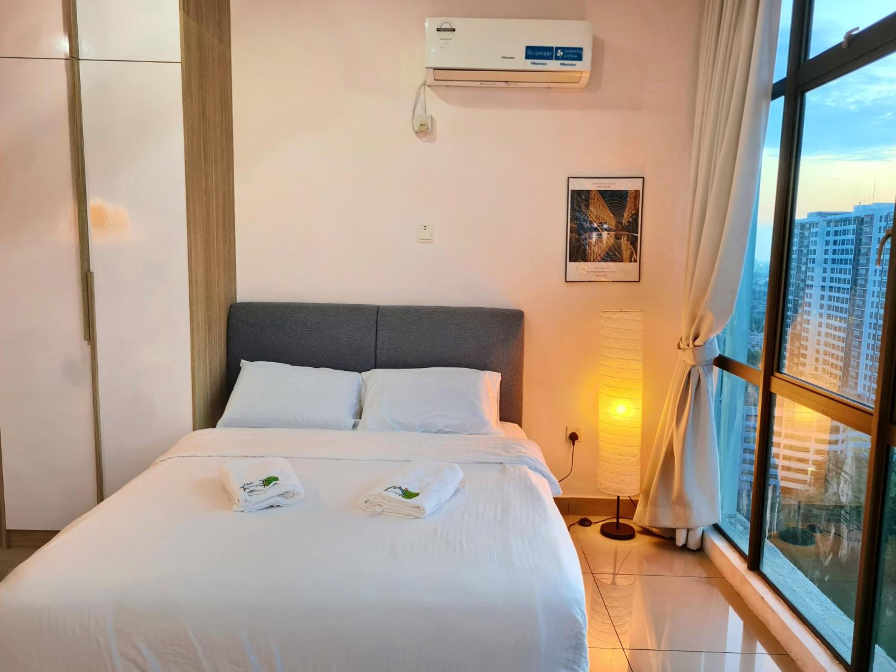 Small family 3 pax studio high floor Palazio Apartment Taman Mount Austin by GDRAGON HomeStay
