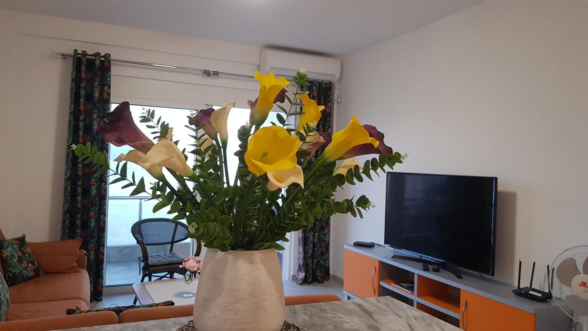 Saranda sea view apartment photo 3