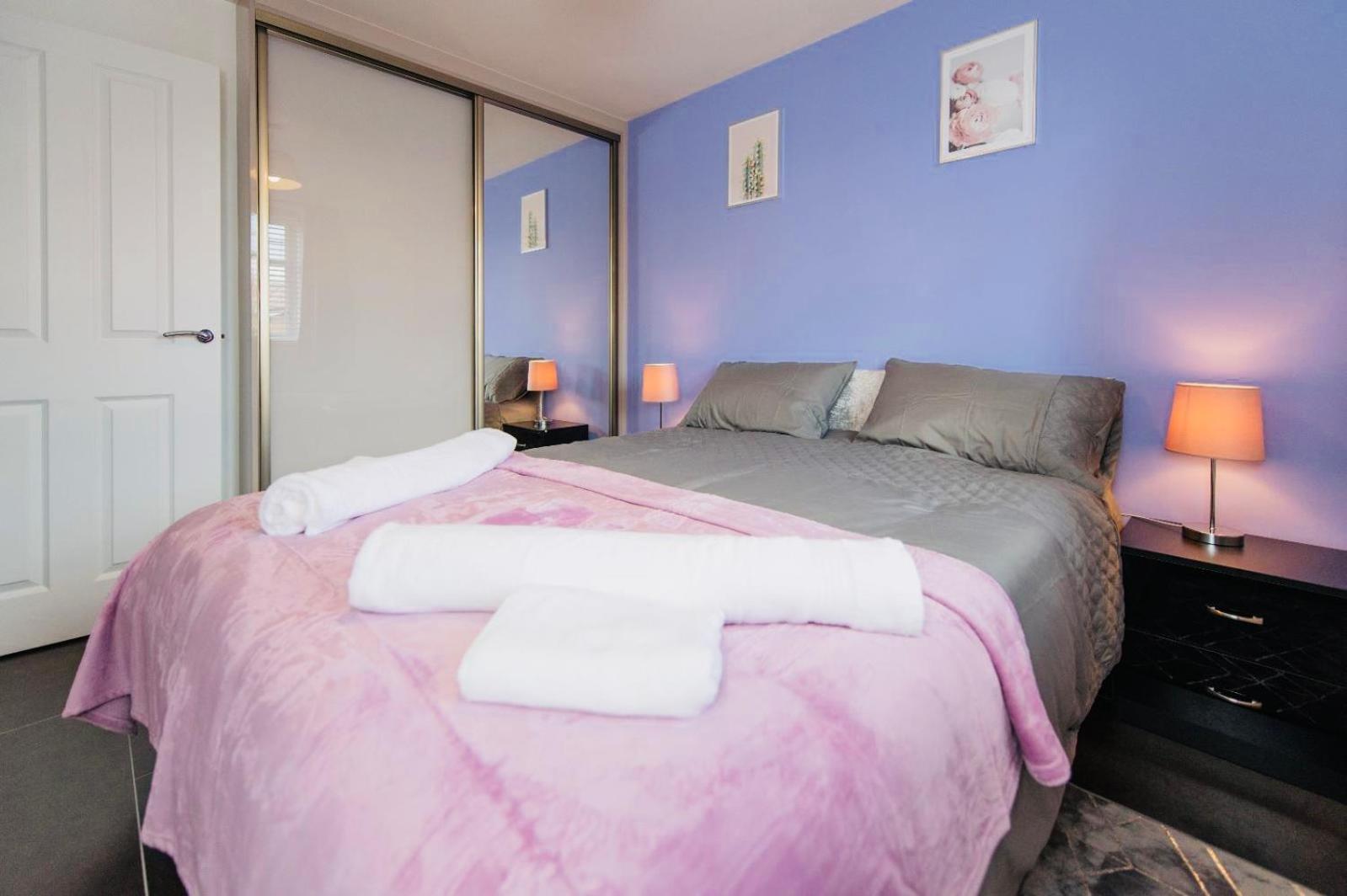 Rugby Modern 3 Bed 6 guest house view 5
