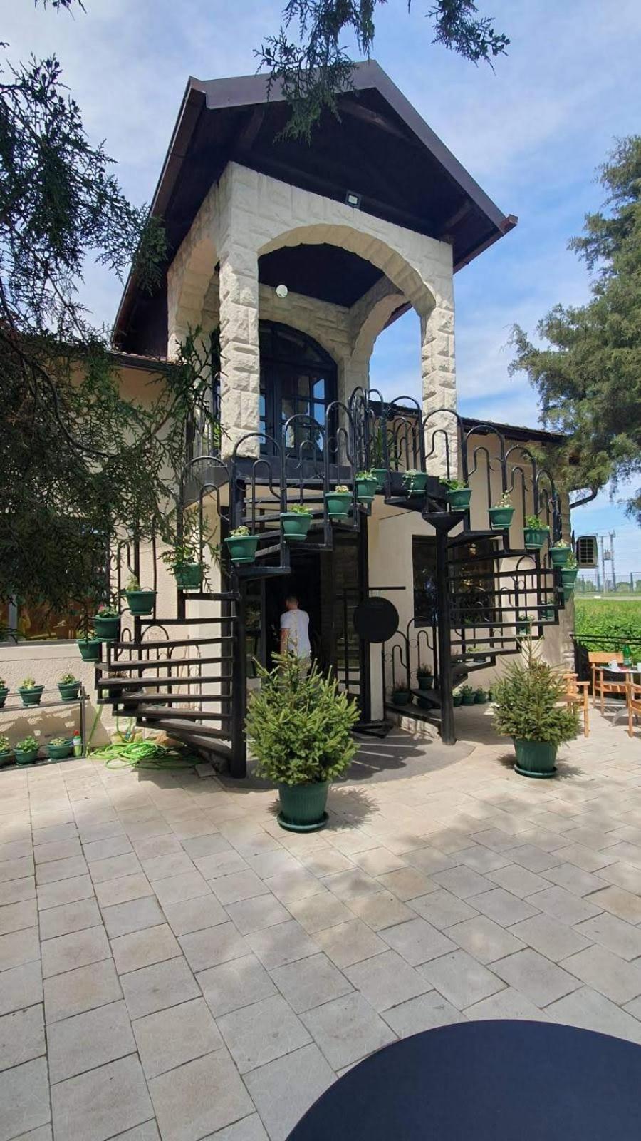 Villa Artisan view 4