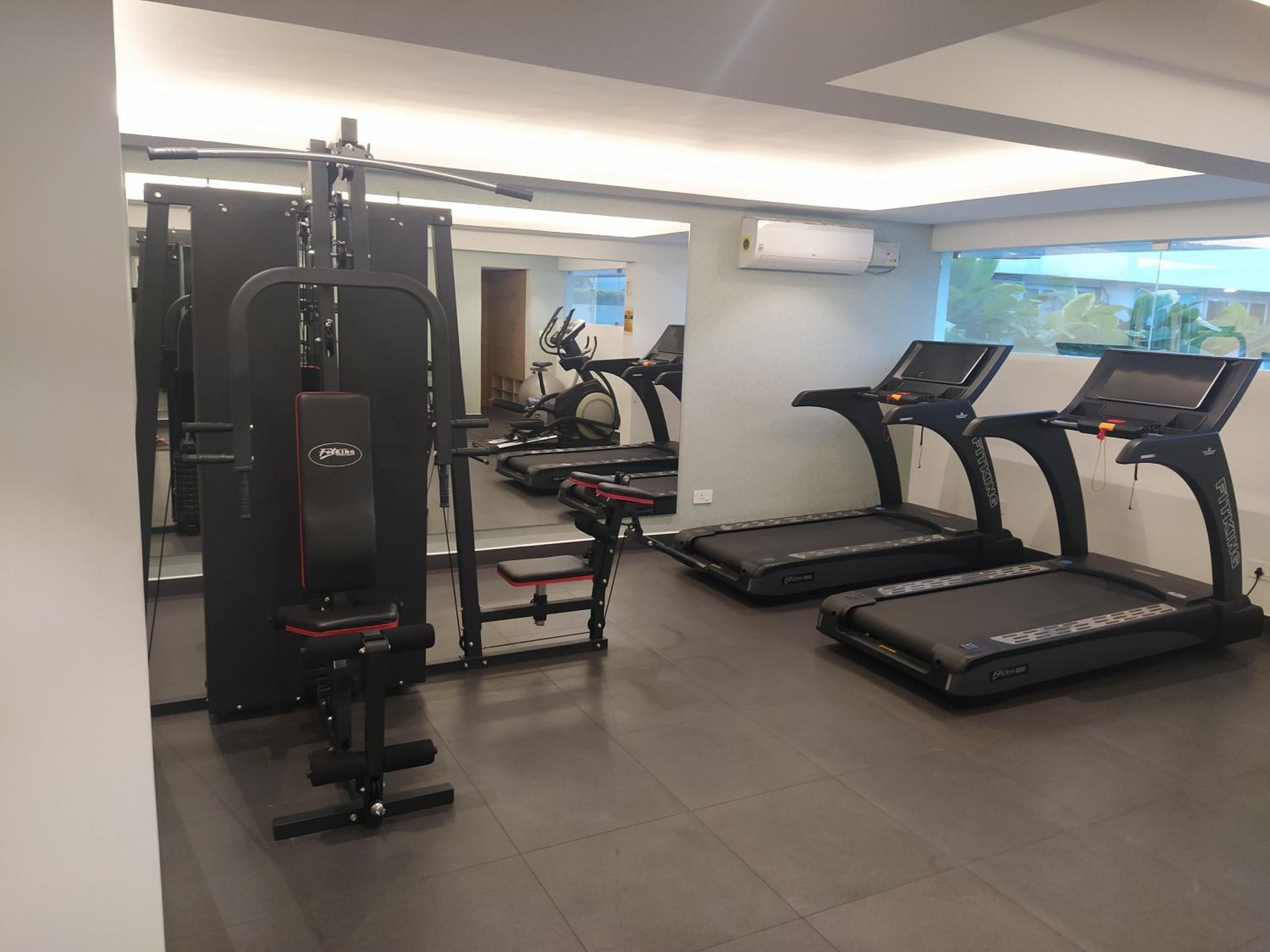 Luxurious Apartment with a pool and gym near Trivandrum railway station view 5