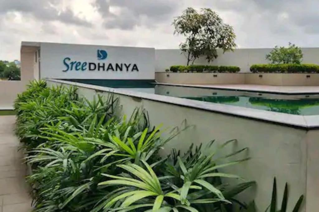 Luxurious Apartment with a pool and gym near Trivandrum railway station view 3
