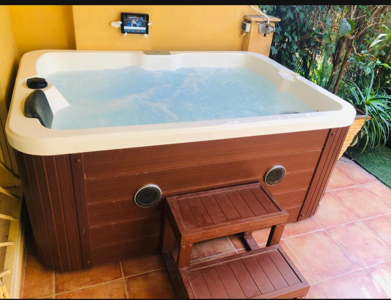 Residencial Bajo con jardín y jacuzzi privado Calahonda Royale
