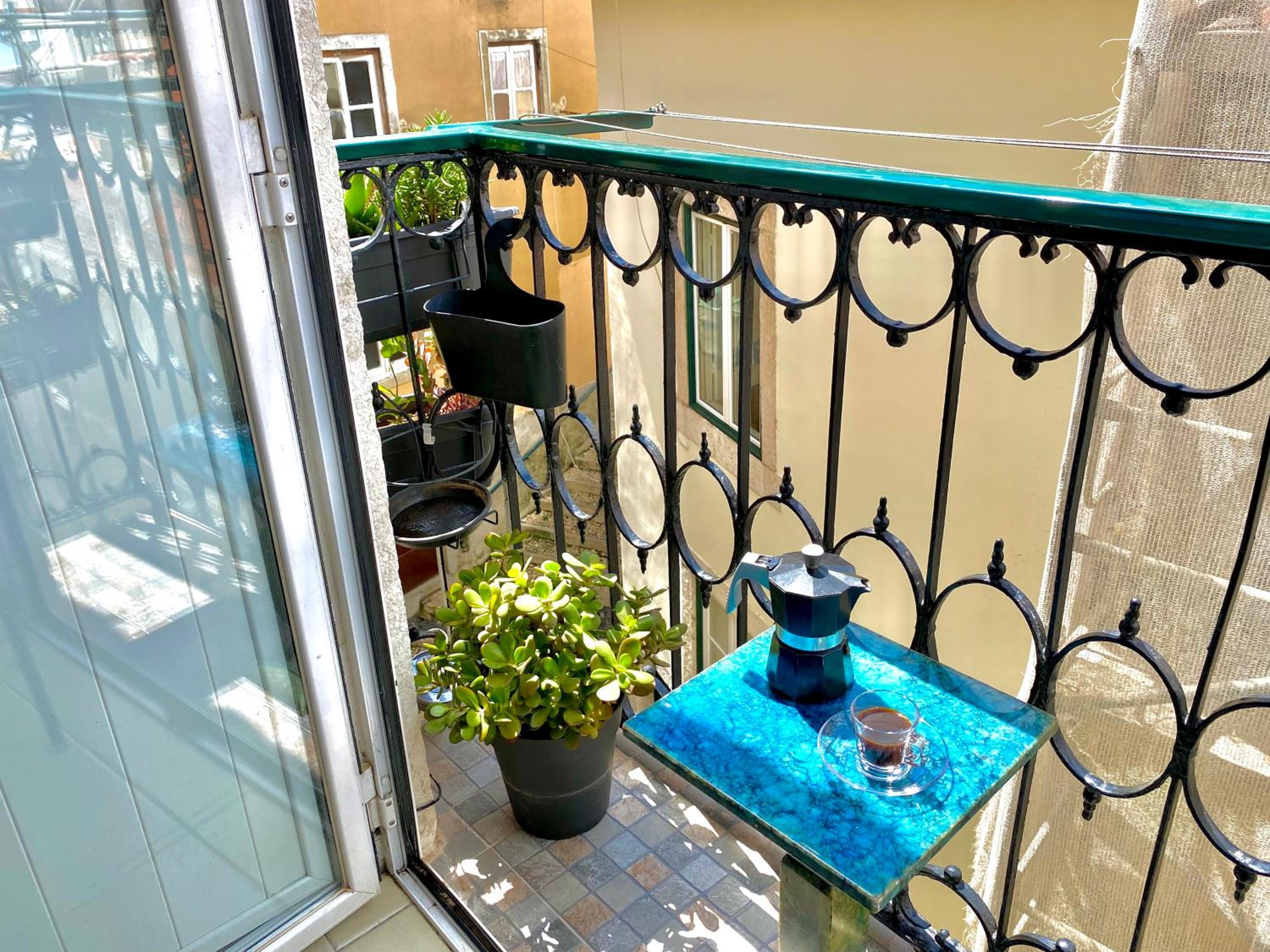 Central Lisbon Balcony Apartment view 3